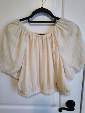 Cream Puff-Sleeve Crop Top — Women’s Elastic Hem Blouse